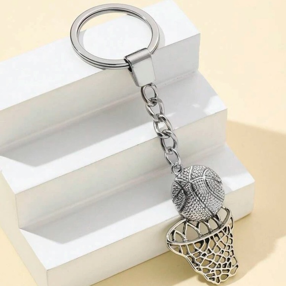 NEW! Unisex Basketball keychain - Picture 1 of 4